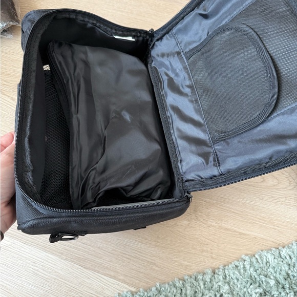 Toshiba Silver Portable DVD Player with Case - Picture 4 of 8